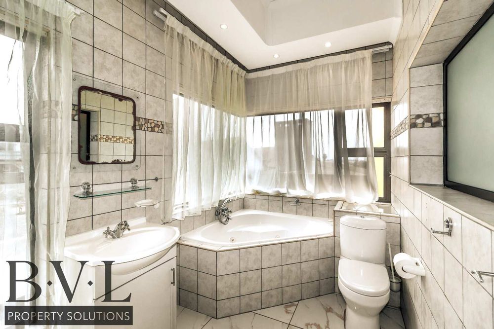 Master bedroom Full bathroom