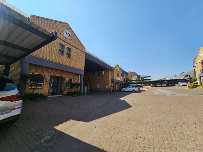 540sqm Industrial Warehouse To Rent in Meadowdale with 3Phase power and office space.