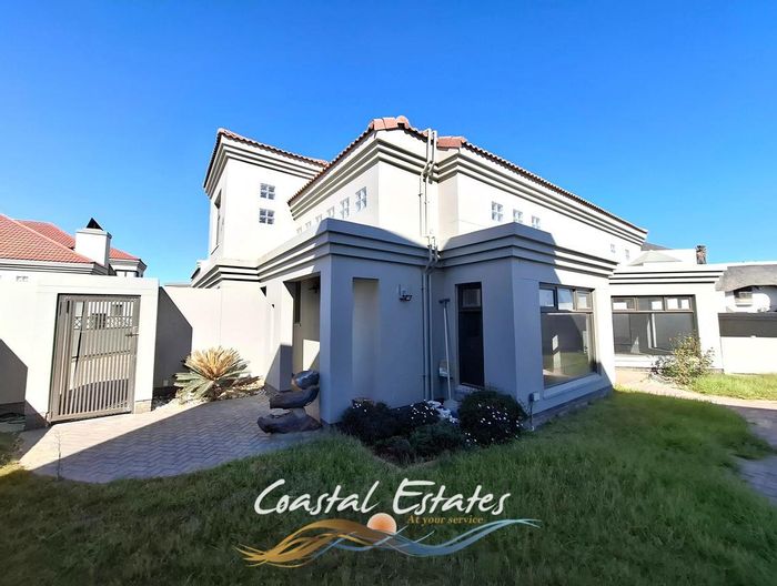 For Sale: House in Meersig with heated pool, BBQ room, and spacious living areas.