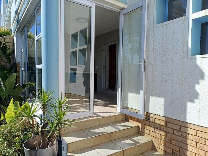 Elandshaven Townhouse For Sale: 3 Bedrooms, Indoor Braai, Open-Plan Living.