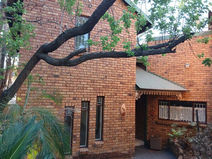 House To Rent in Moreleta Park: 4 Bedrooms, Office Space, Patio, Braai Area.