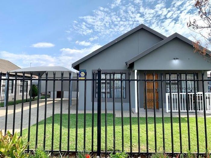 Property #2256411, House for sale in Bloemspruit