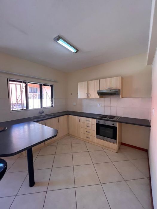 Corner Apartment in Dorado Park: 2 Bedrooms, Open Plan Living, Ground Floor!