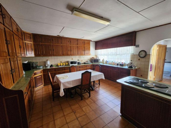 Mayberry Park House For Sale: 4 beds, pool, studio, double garage, versatile spaces.