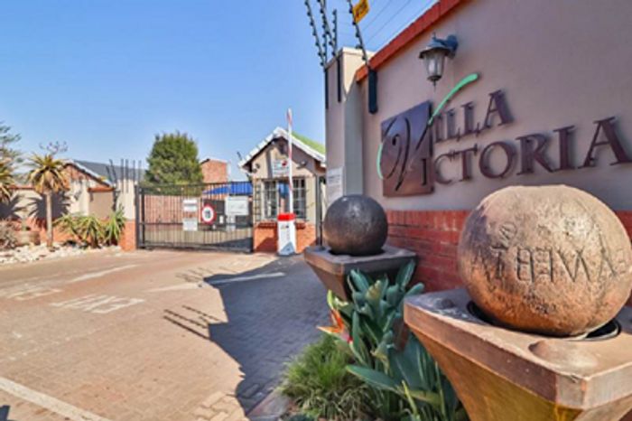 Brentwood Park Apartment For Sale: 2 beds, pool, secure parking, and fibre-ready.