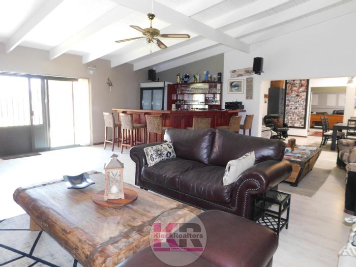 Property #2430633, House For Sale in Henties Bay Central