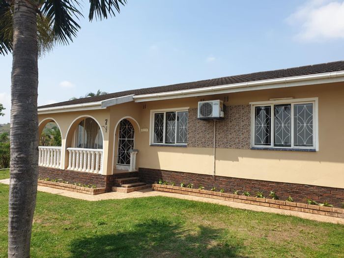 House To Rent in Verulam Central: 3 bedrooms, air conditioning, water tank, prepaid electricity.