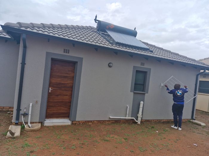3-Bedroom House To Rent in Benoni AH with prepaid electricity and water included.