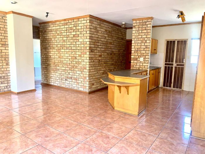 Property #2080533, Townhouse for sale in Uitsig