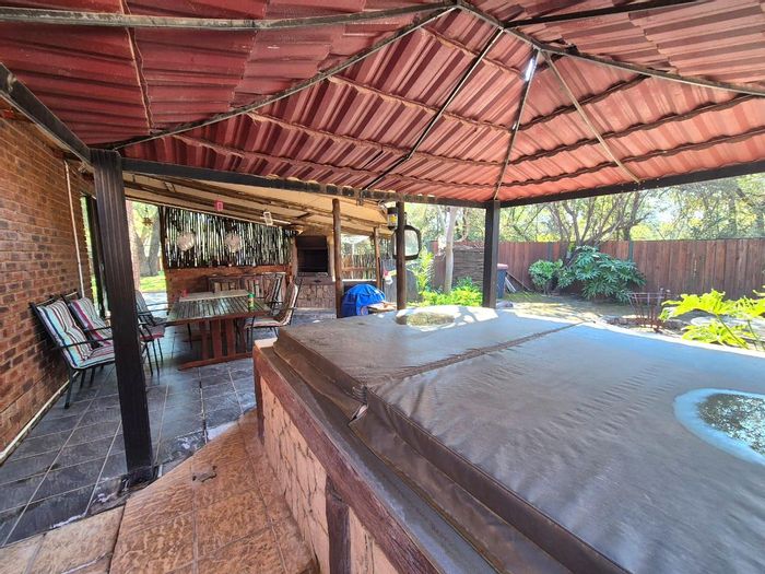 Leeupoort Central House For Sale: 4 beds, entertainment area, jacuzzi, ample parking.