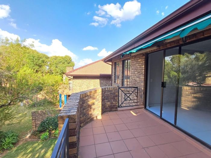 Northgate Apartment To Rent: 2-bed, garage, pools, balcony with braai, near amenities.