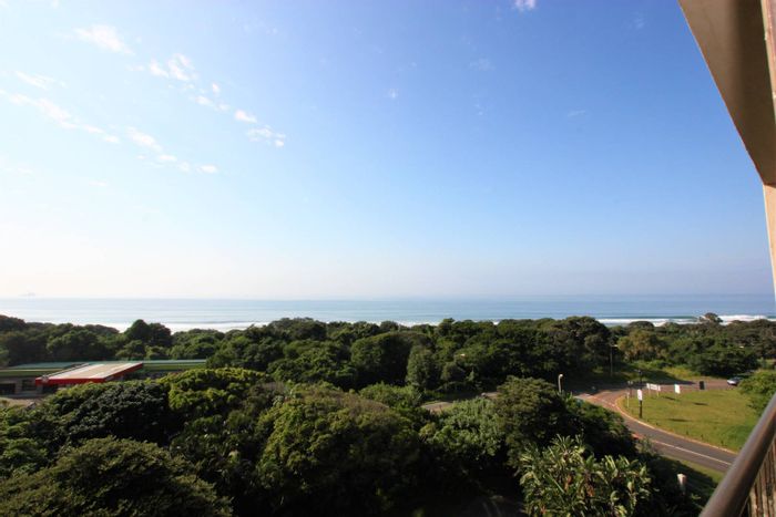 Stylish 3-Bedroom Apartment in Umhlanga Central with Ocean Views and Amenities!