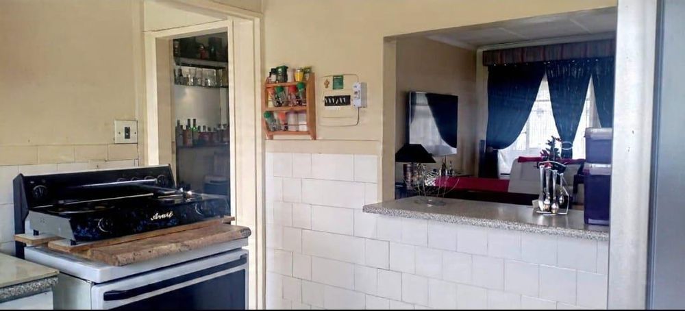 Kitchen with Geyser timer