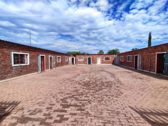 Property #2222586, Cluster for sale in Mariental Central