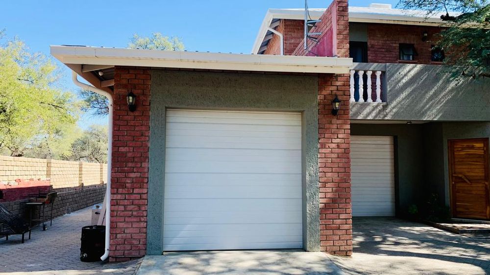 Double Tandem Garage & Single Garage