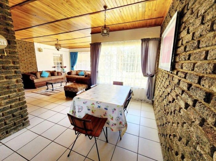 Greenhills House For Sale: 3 Bedrooms, 2 Bathrooms, 3 Garages, Lapa Entertainment Area.