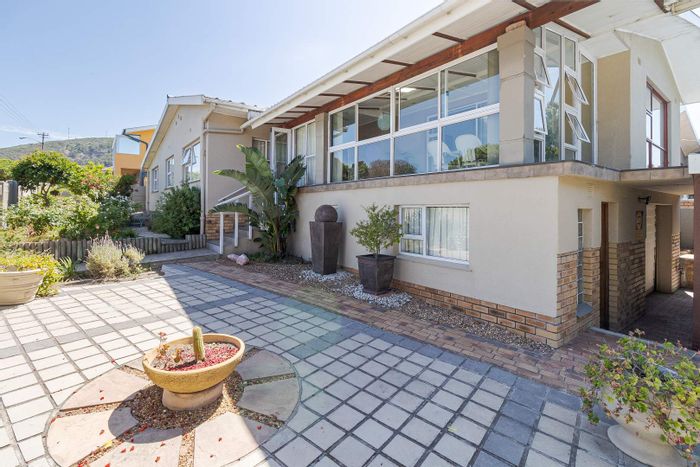 De Tijger House For Sale: 3 bedrooms, views, schools, parking, low-maintenance garden.