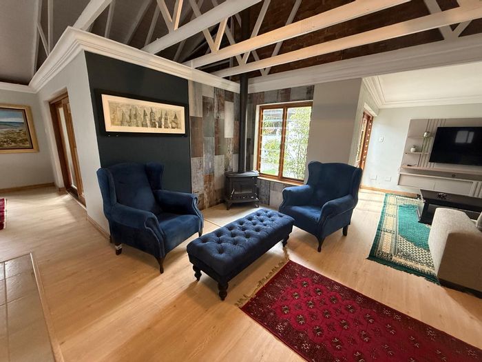 Townhouse To Rent in Melrose North: 3 beds, 2.5 baths, private outdoor space.