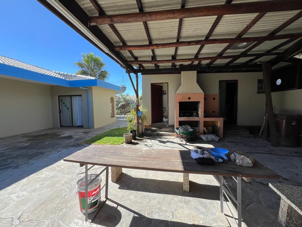 entertainment area & outside bbq