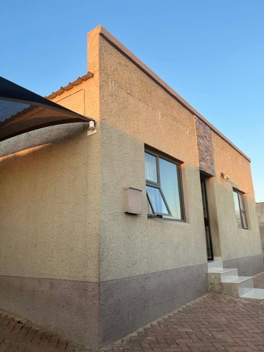 3-bedroom house in Katutura for sale with ensuite, lounge, and kitchen.