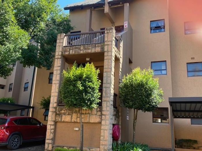 For Sale: Apartment in Lonehill with pools, tennis courts, and 24-hour security.