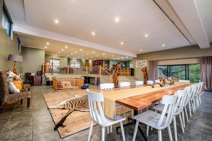 For Sale: Florida Glen House with 3 beds, wine cellar, and outdoor entertainment space.