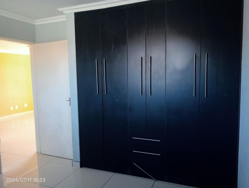 Modern 2 Bedroom First Floor Unit in Kleynbosch For Sale in Birch Acres, Kempton Park