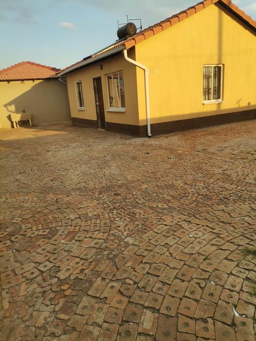 Property #2220497, House rental monthly in Protea Glen