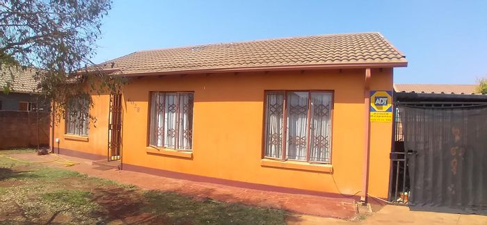 House For Sale in The Orchards: 3 bedrooms, spacious yard, potential for extensions.