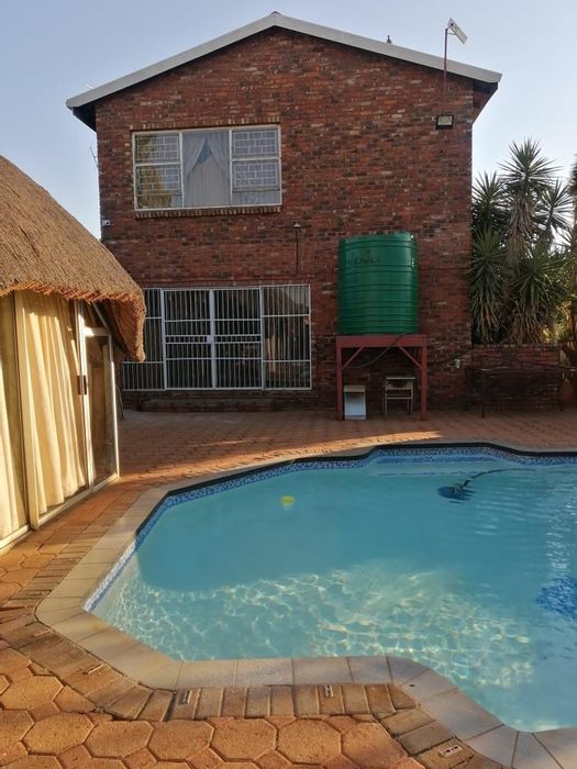 Property #2156787, House for sale in Carletonville Central