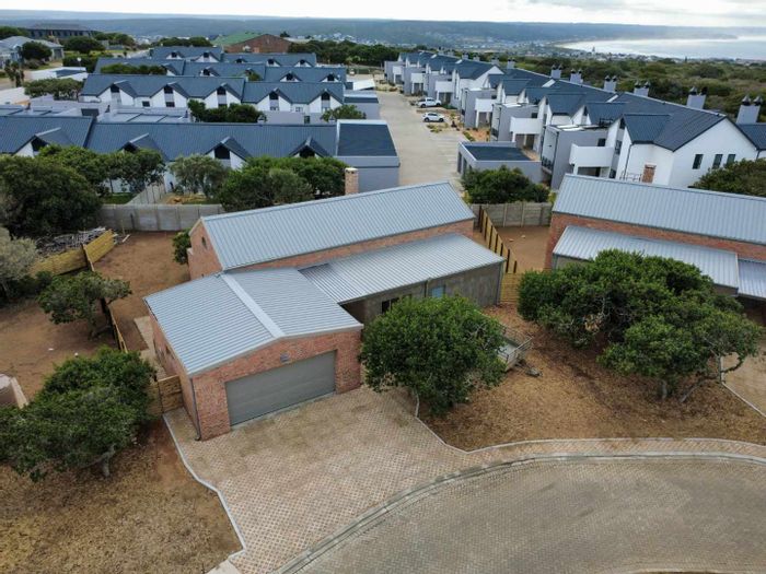 Property #2412468, Townhouse For Sale in Still Bay West