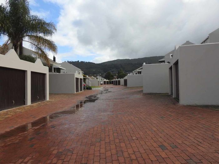 Property #2157070, House for sale in Paarl North