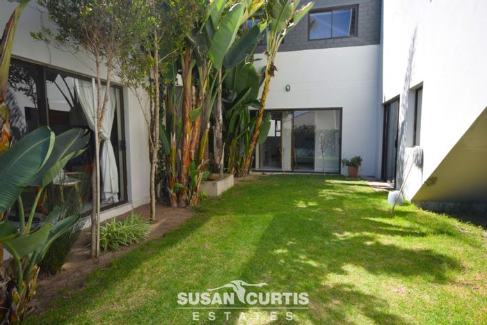 For Sale: House in Swakopmund Ext 9, featuring 5 bedrooms, 3 garages, and garden.