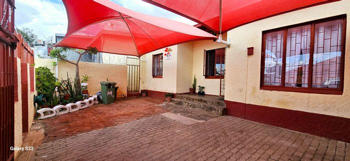 Khomasdal House For Sale: Spacious layout, large yard, and convenient location.