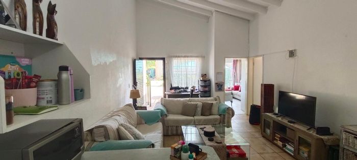 Meyersdal Townhouse For Sale: 2 beds, private garden, communal pool, pet-friendly.