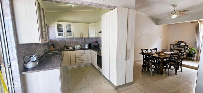 House for sale in Khomasdal: 3 bedrooms, outdoor living, versatile room, close amenities.