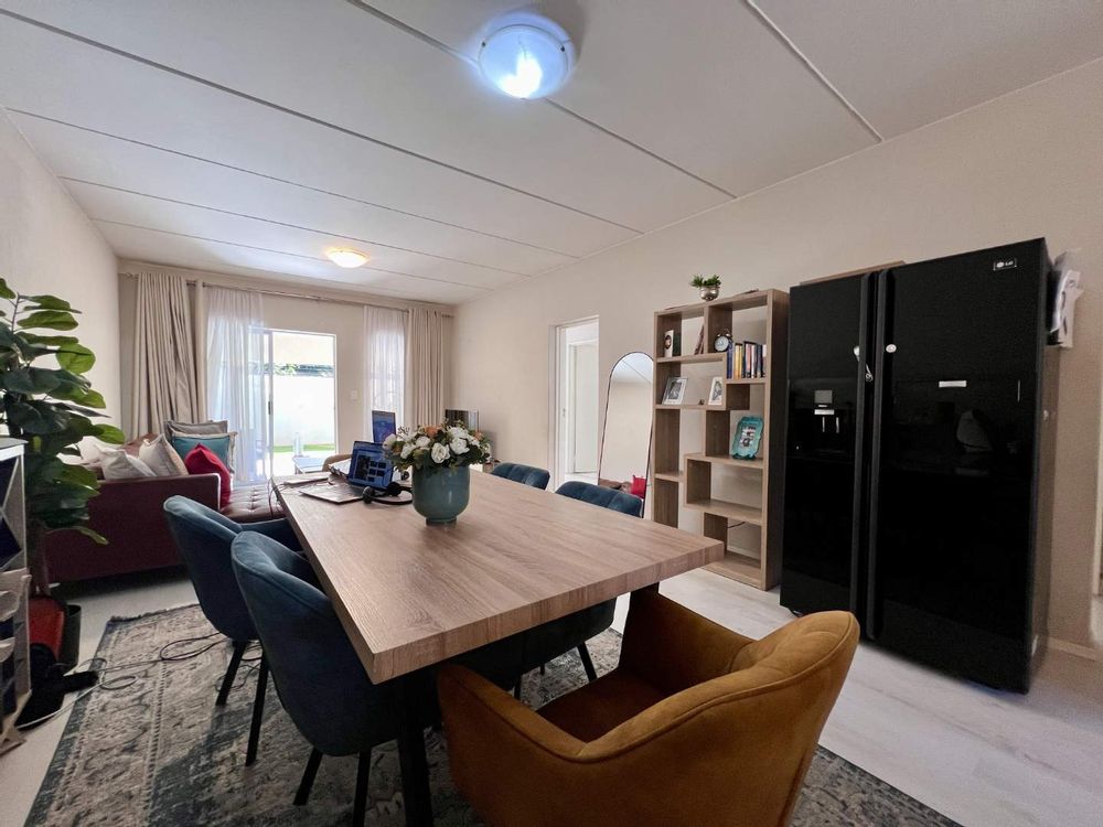 Expansive reception space for lounge and dining room 