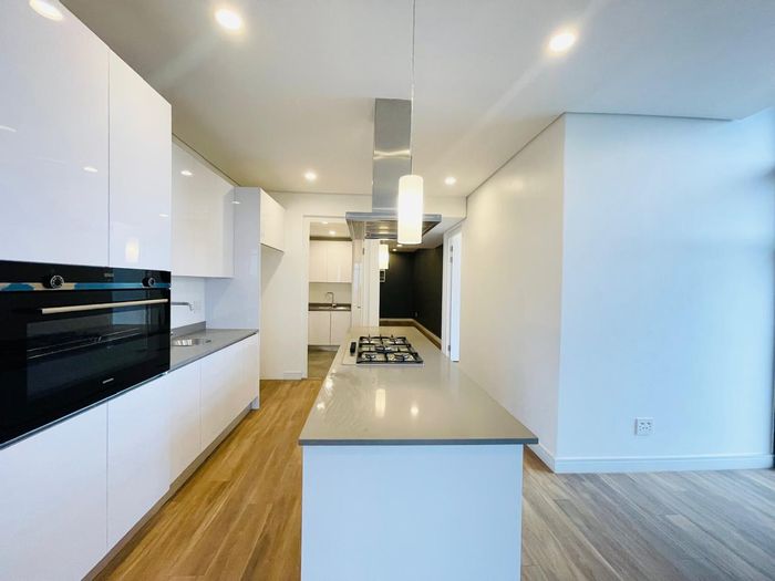 Spacious Illovo Apartment To Rent: 3 Bedrooms, Gym, Pool, Secure Parking.