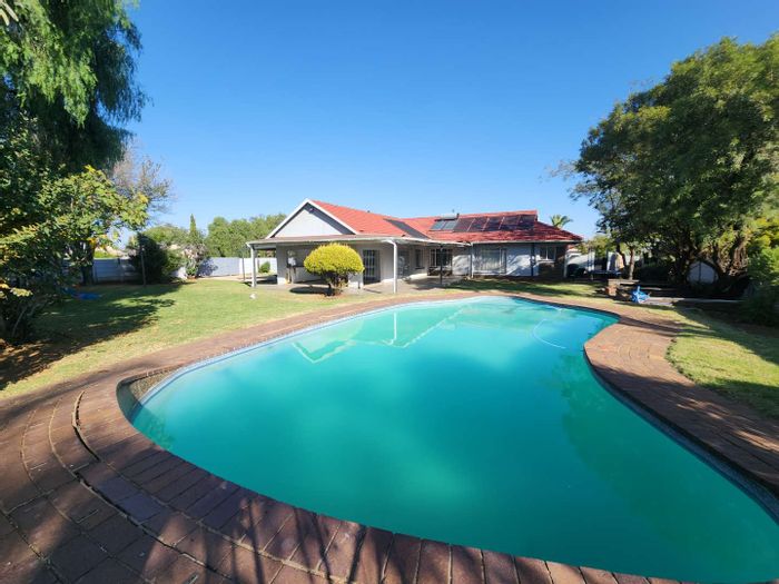 Entertainer's Paradise in Brackenhurst: 4 Bed House with Pool and Flatlet - For Sale