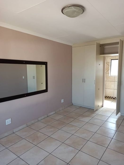 Property #2106900, Townhouse for sale in Rocky Crest