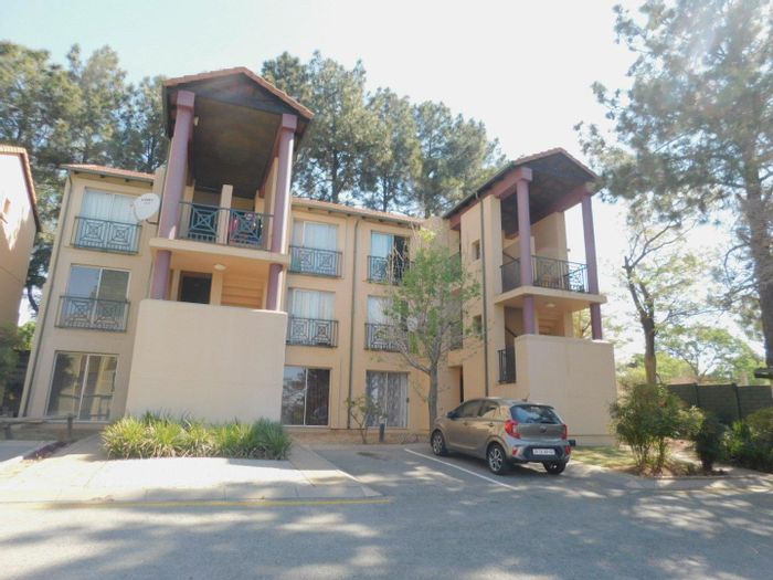 Bryanston Apartment To Rent: 2 beds, balcony, parking, near Sandton Medi Clinic.