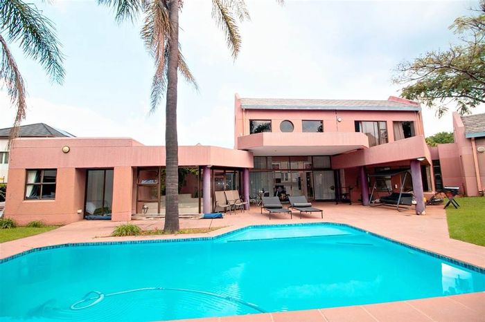 Hurlingham House To Rent: 5 Bedrooms, Pool, Garden, Parking, Security, WiFi Included.