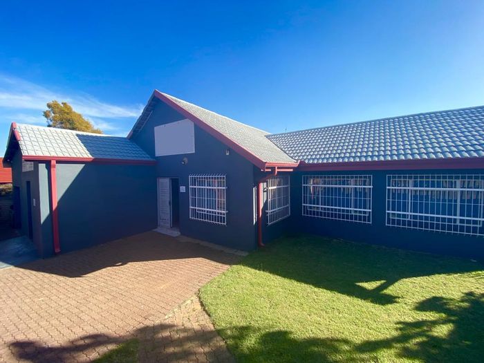 Property #2154064, Office rental monthly in Klipfontein
