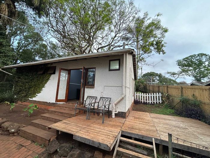Cottage To Rent in Waterfall Central: 1 bed, garage, private garden, pet-friendly.