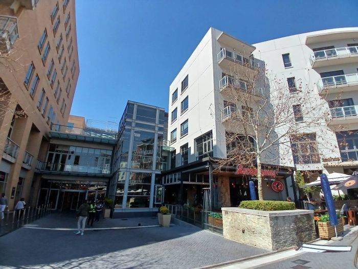 To Rent: 218 sqm Office in Melrose Arch with shared kitchen and flexible layout.