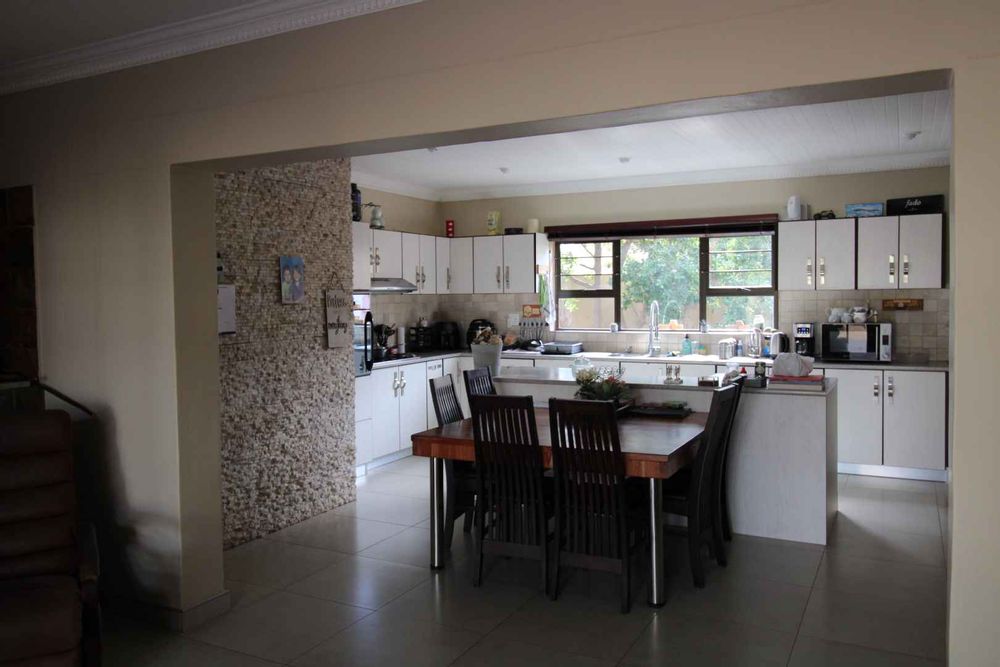 Kitchen dining