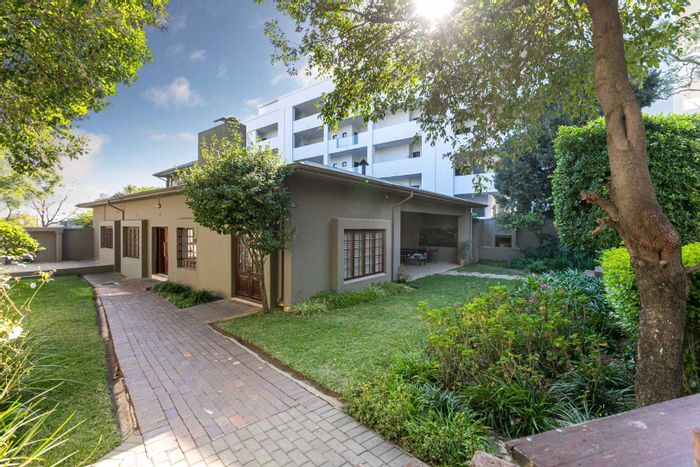 Rosebank House For Sale: Spacious Family Home with Pool, Zen Garden, and Double Garage