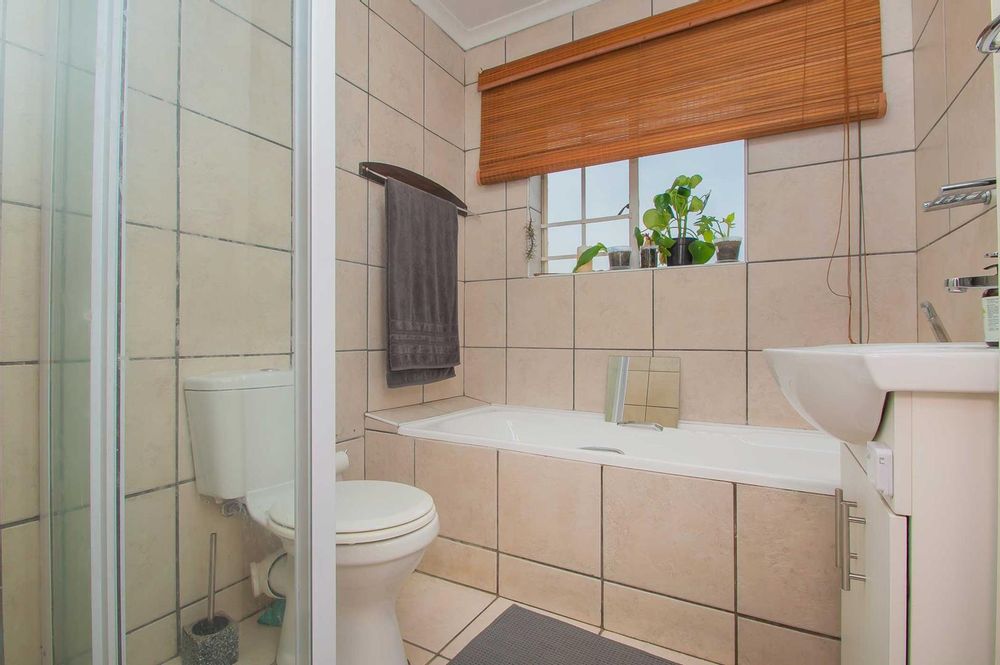Fully tiled full bathroom 