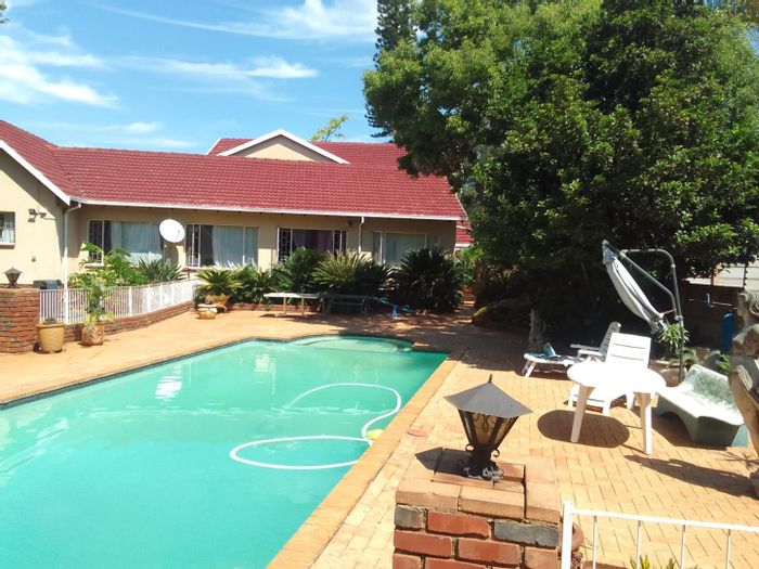 Meyerspark House For Sale: 4-bed main house, duplex, granny flat, pool, security.