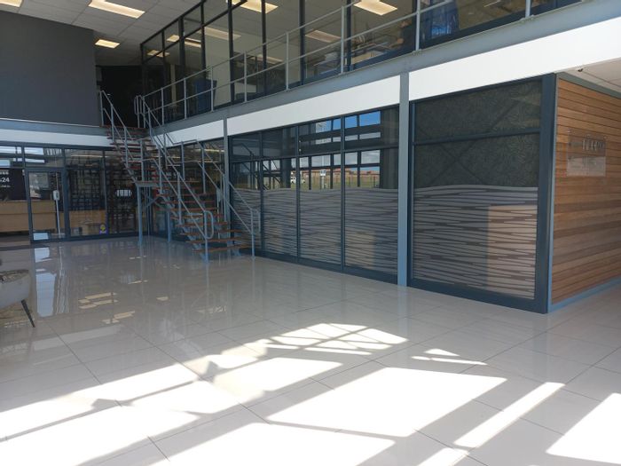 Office To Rent in Fairview: Ground floor, 12 parking bays, adaptable layout.